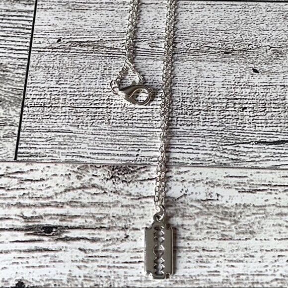 Dainty, Faux Razor Blade, Charm & Linked Chain, NEW - Picture 4 of 9